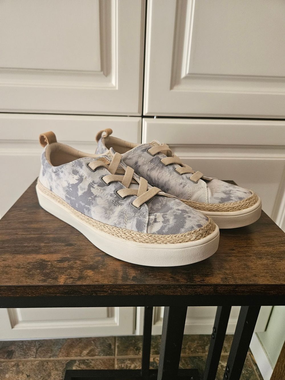 Spenco Malibu Gray Tie Dye Canvas Comfort Sneakers Coastal Boho Casual Beach